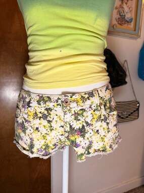 Vintage Guess Floral Denim Cutoff Shorts Low Rise 23